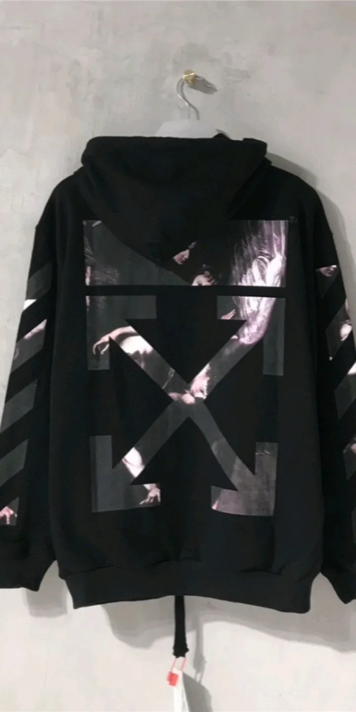 Real shot of the video - the top tested version OFF WHITE OW, the tested Angel Wings Virgin Mary religious oil painting, men's and women's round neck zipper cardigan sweatshirt. The A mark on the collar is a 3M reflective mark, a customized model, not an embroidery mark. First look at the appraisal.  The Renaissance-themed Caravaggio Madonna oil painting is inspired by one of Caravaggio's famous oil paintings, with a strong religious color! World treasures, top-notch paintings, and walking art pieces follow the original craftsmanship and use 5-color glue to create an effect. It is not offset printing, but many people on the market use Kornit direct inkjet instead. Whether it is the top version, touch the printing with your hand. The correct process is that it has a frosted feel. This is also a way to identify the uniqueness of the product. The fabric is 100% combed cotton terry fabric, 480 grams, ensuring the originality of the craftsmanship! Secondly, the tag rope of this model hangs from the collar tag, not the side rope. Customized auxiliary materials, complete accessories, consistent zp, hang tags, collar labels, and washed labels, feel free to compare!   Color: Black White Size Chart